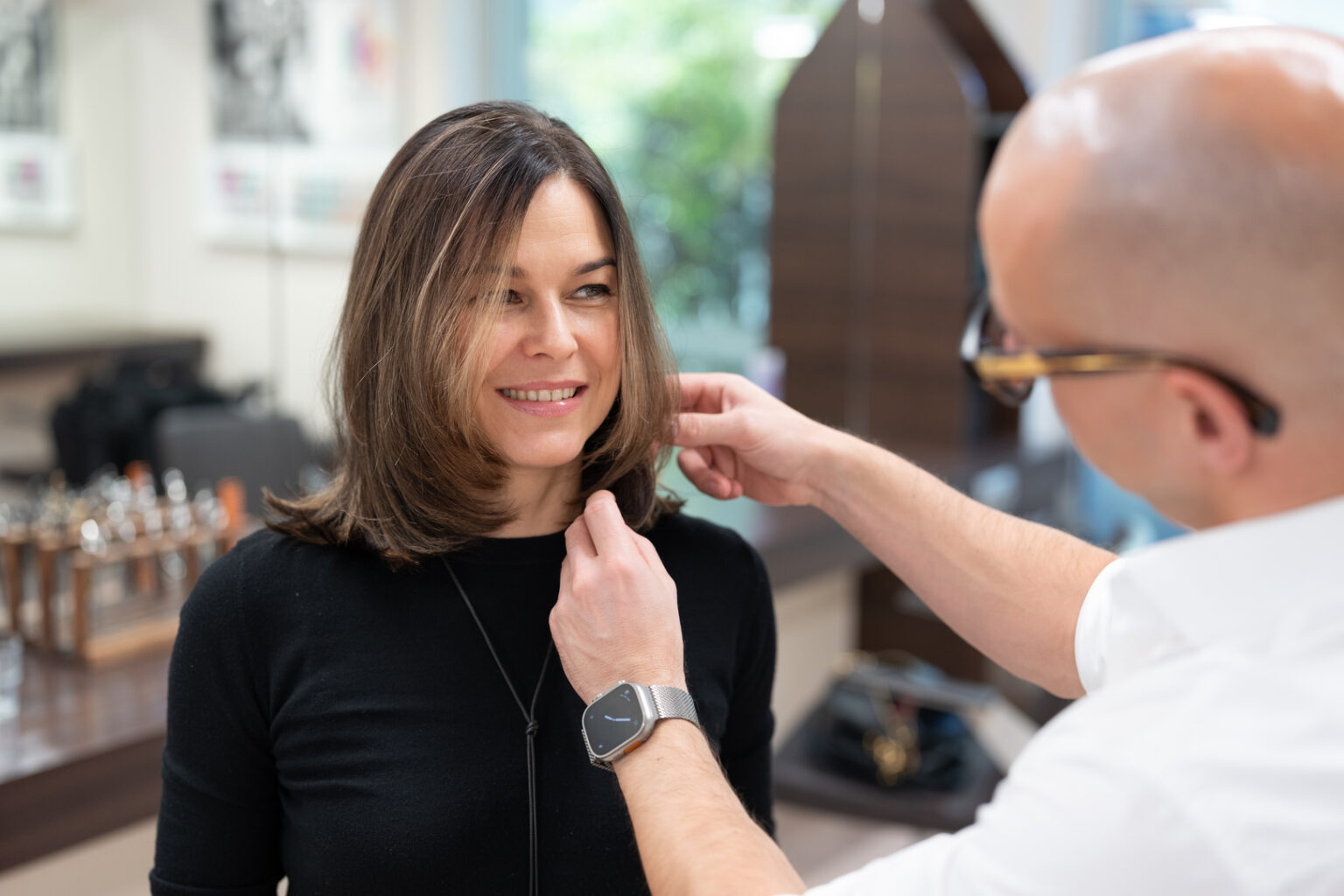 duo-perfecto kundin mit neuer frisur beim friseur dresden styling